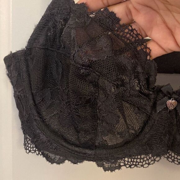 Victoria’s Secret body by Victoria underlined Demi bra, size 36C - Picture 4 of 8